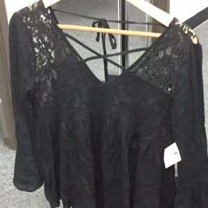 Daisy Women's Black Lace V-Neck Top Blouse 3/4 Bell Sleeve Large NWT